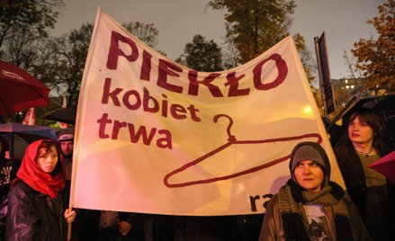 Uczestniczki ogólnopolskiego protestu proaborcyjnego pod hasłem „Czerwona kartka za aborcję”