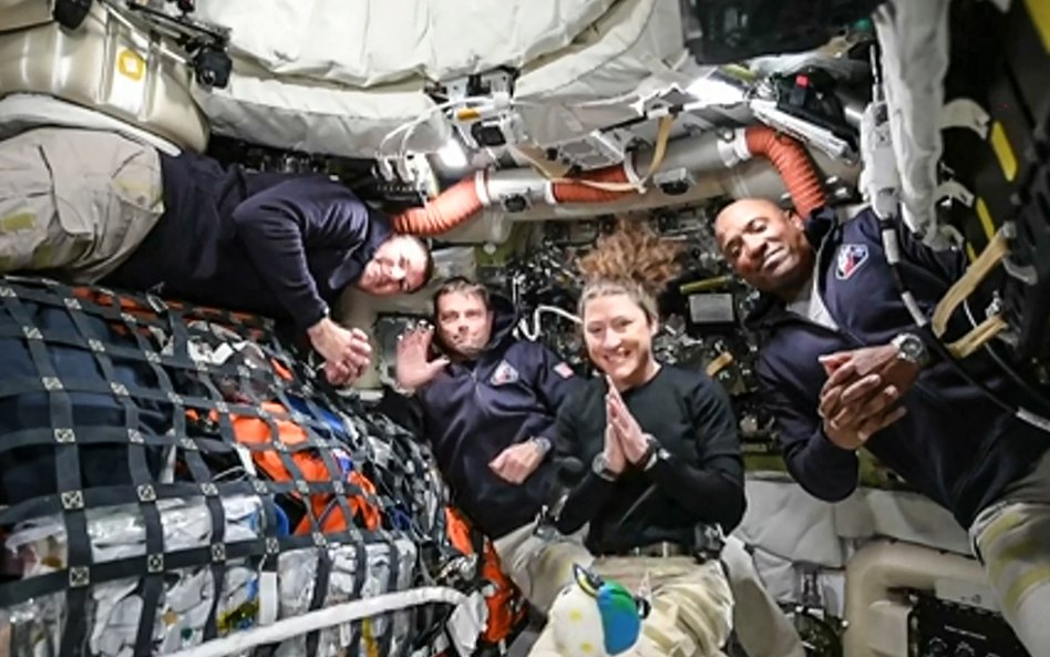 Czteroosobowa załoga Oriona składa się z dowódcy Reida Wisemana, pilota Victora Glovera, specjalistk