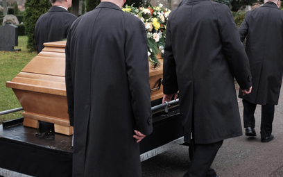 Obecny zasiłek pogrzebowy jest poniżający. Autorzy petycji chcą to zmienić