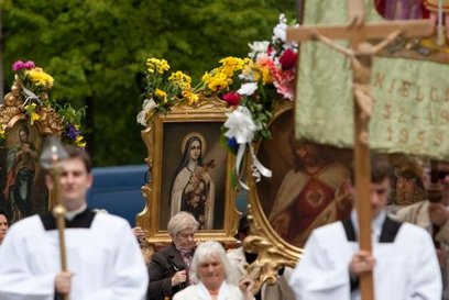 Procesje Bożego Ciała odbywać się będą w całej Warszawie