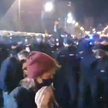 Nocne protesty w Warszawie. Starcia przed domem Kaczyńskiego
