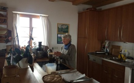 Irma Messner i jej strudel na farmie z 1214 r.