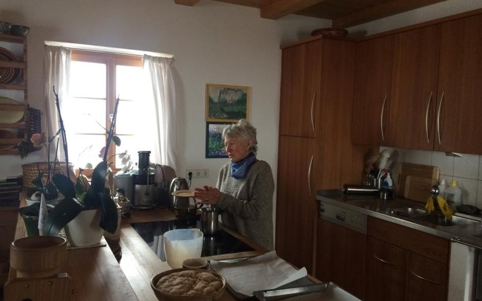 Irma Messner i jej strudel na farmie z 1214 r.