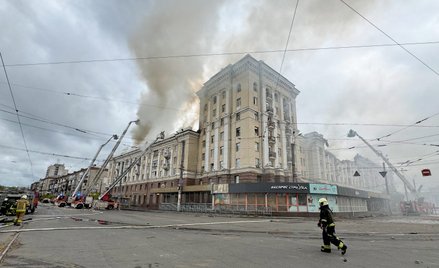 Ukraińcom brakuje systemów obrony powietrznej. Na zdjęciu zbombardowany przez Rosjan budynek mieszka