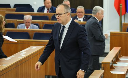 Warszawa, 10.10.2024. Minister sprawedliwości, prokurator generalny Adam Bodnar (C) na sali obrad po