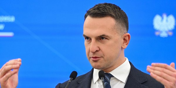 Premier Donald Tusk pokazuje zdjęcie z benzyną za 5,18 zł. Rzecznik: Ja tankowałem za 5,24 zł