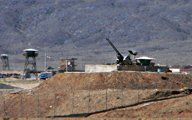 Stanowiska obrony przeciwlotniczej w pobliżu ośrodka w Natanz