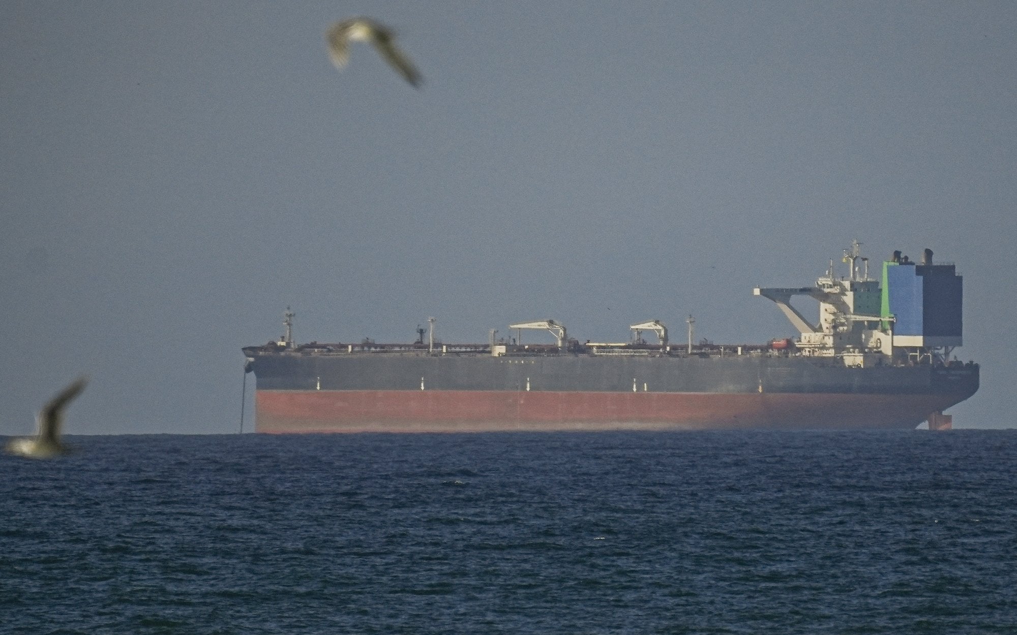 Ponad 400 tankowców utknęło przed Cieśniną Ormuz. Ropa przez cały czas drożeje