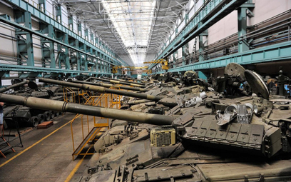 Czeskie zakłady będą remontować uszkodzone w walce ukraińskie czołgi rodziny T-64. Na zdjęciu remont