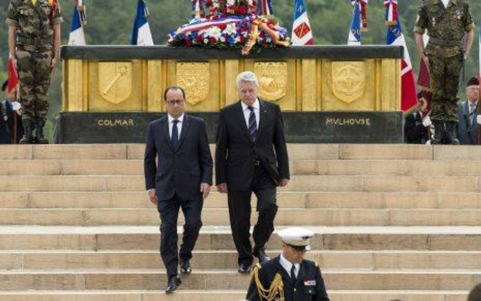 Prezydenci Francji i Niemiec Francois Hollande i Joachim Gauck położyli kamień węgielny pod budowę w