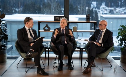 O dywersyfikacji dostaw ropy i gazu po wybuchu wojny w Ukrainie mówili uczestnicy dyskusji w Davos (