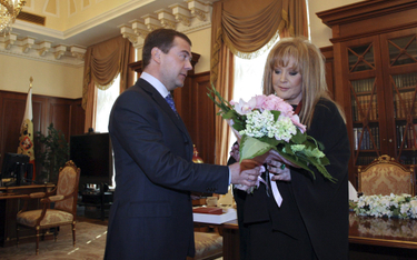 W 2009 roku Ałła Pugaczowa była jeszcze ulubienicą władz. Na zdjęciu: z ówczesnym prezydentem Rosji 