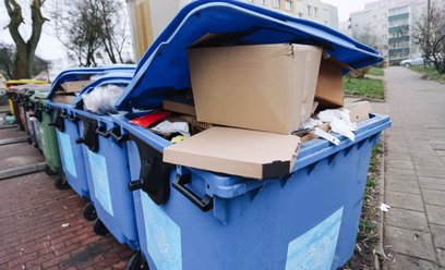 Opłaty za śmieci z nieruchomości mieszanych – czy zależą od zużycia wody?