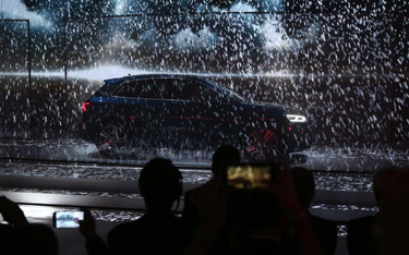 Od Audi Q5 Sportback nie mogli się w Paryżu „odkleić” Azjaci, Koreańczycy i Chińczycy.