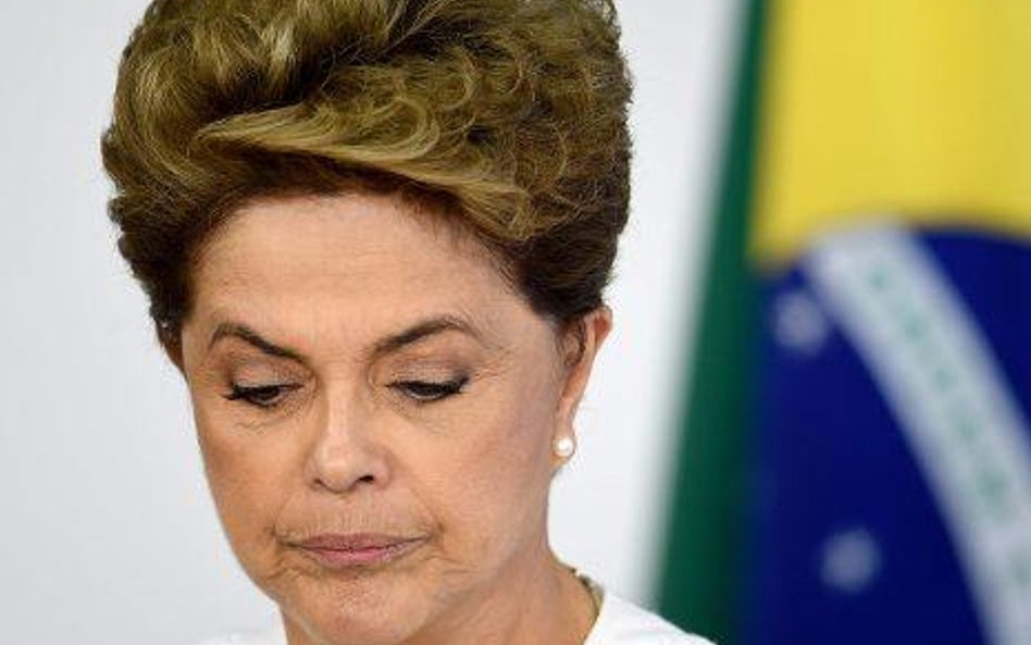 Dilma Rousseff dzień przed głosowaniem w Izbie Deputowanych napisała: „Chcą skazać niewinną kobietę”