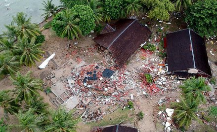 Tsunami uderza w Indonezję: Dziecko Krakatau sieje spustoszenie