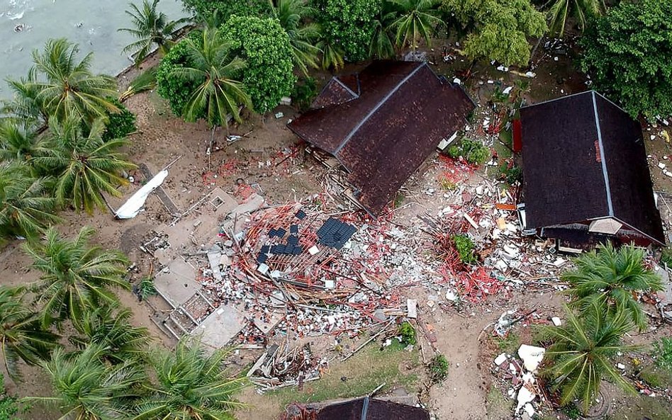 Tsunami uderza w Indonezję: Dziecko Krakatau sieje spustoszenie