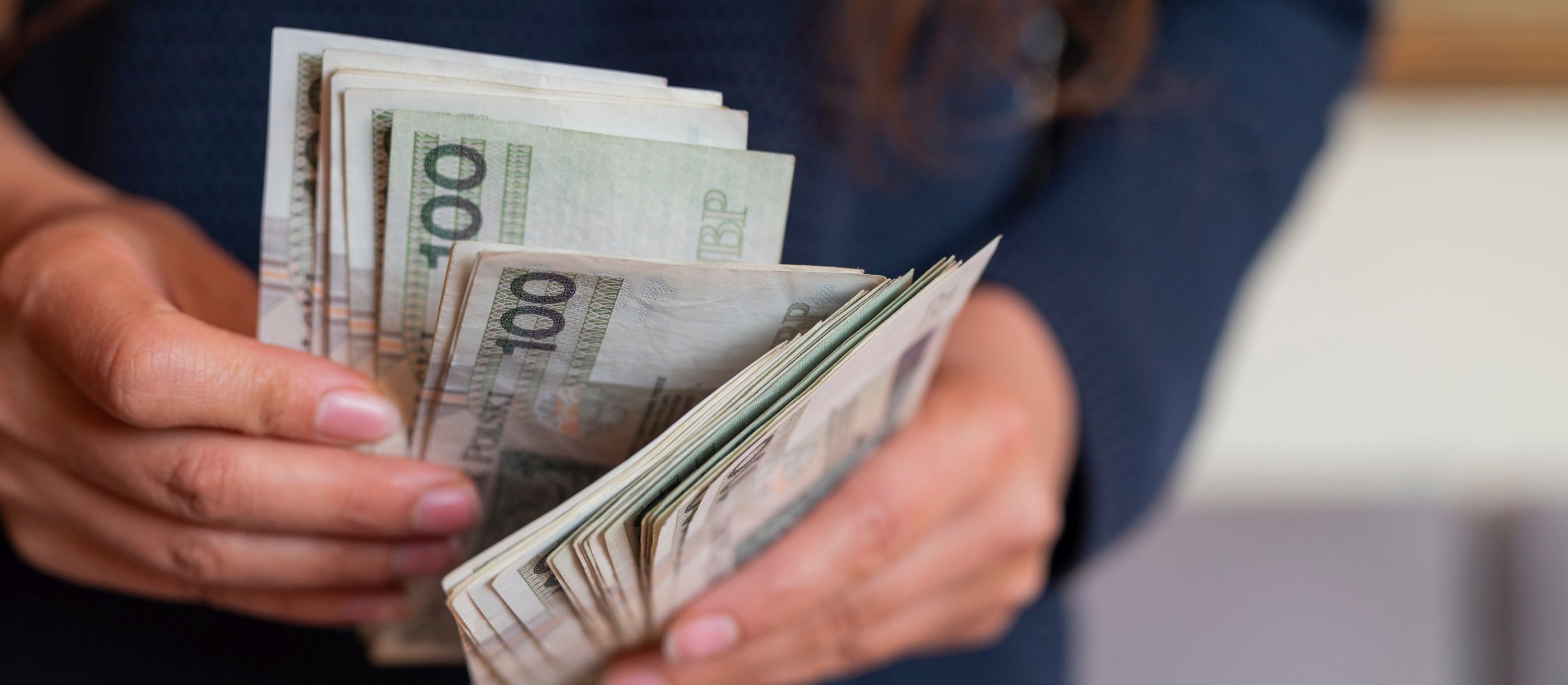 Dlaczego Polacy muszą dorabiać do pensji?