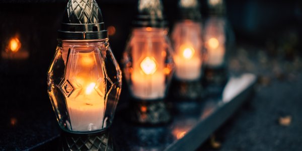 Znicze solarne: wygoda, ekologia i... problem dla samorządów