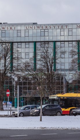 Współpraca dotyczy zapewnienia bezpieczeństwa oraz przeciwdziałania zagrożeniom na terenie uczelni.