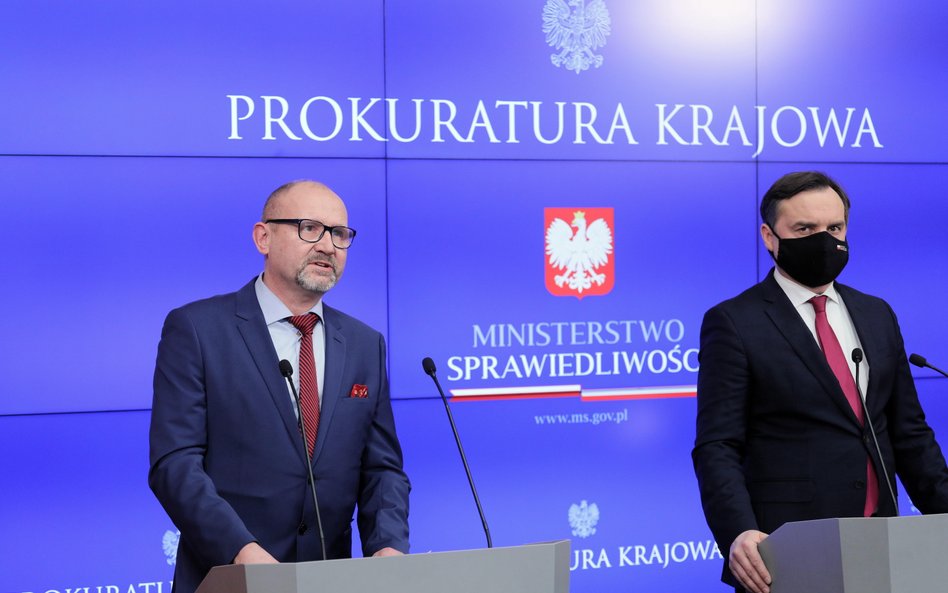 Minister sprawiedliwości, prokurator generalny Zbigniew Ziobro i prokurator Dariusz Barski podczas k