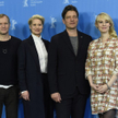 Duńscy aktorzy Ulrich Thomsen i Trine Dyrholm, reżyser Thomas Vinterberg i aktorka Helene Reingaard 