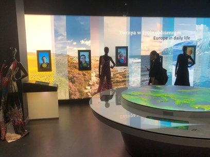 Wystawa „28 visions of sustainable fashion” to zachęta do modowych poszukiwań w duchu upcyklingu