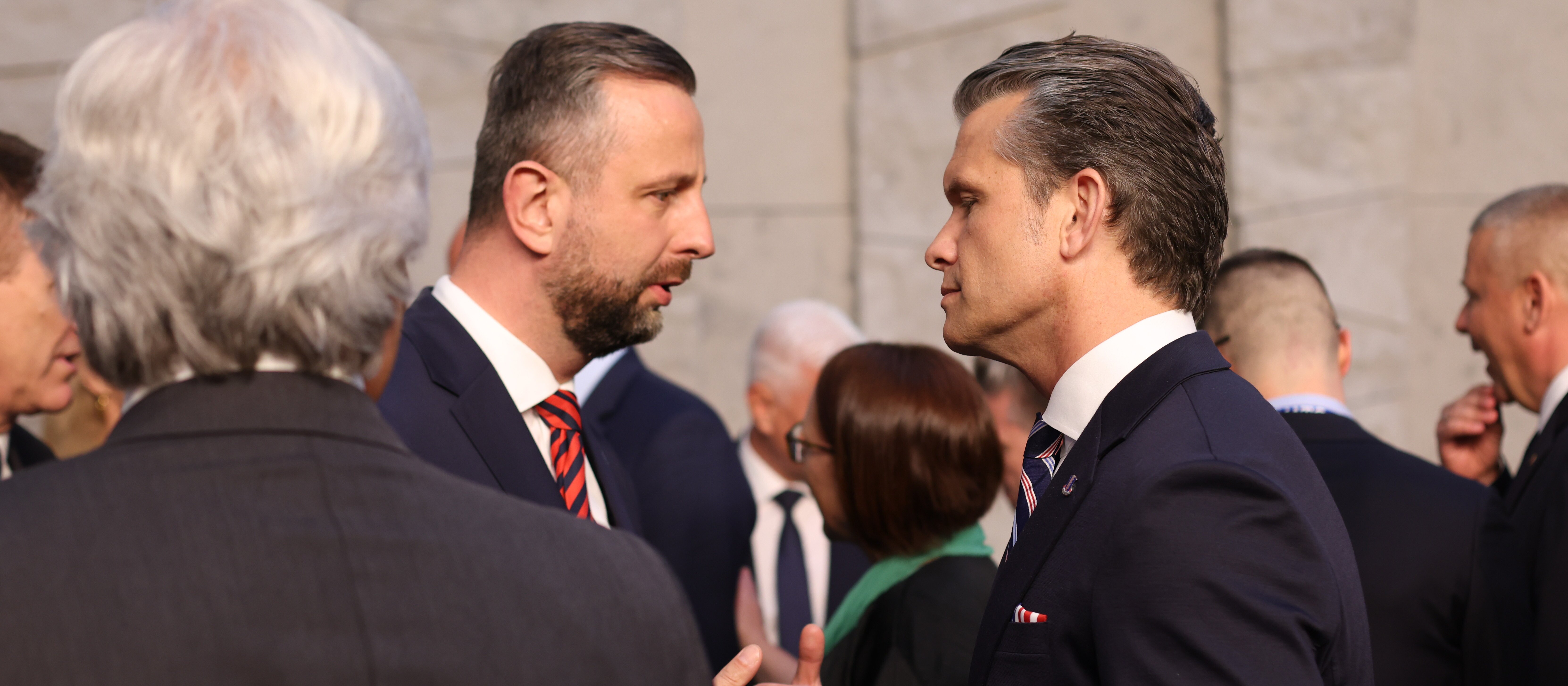 Szef MON: utworzenie stałej bazy wojsk USA wymaga współdziałania rządu z ośrodkiem prezydenckim i parlamentem