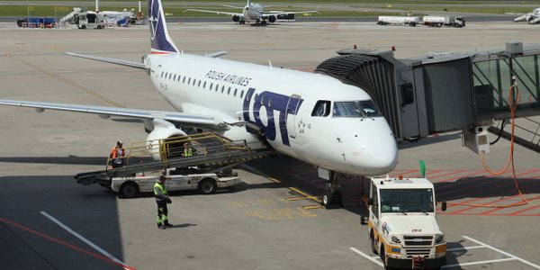 UOKiK stawia zarzuty Polskim Liniom Lotniczym LOT
