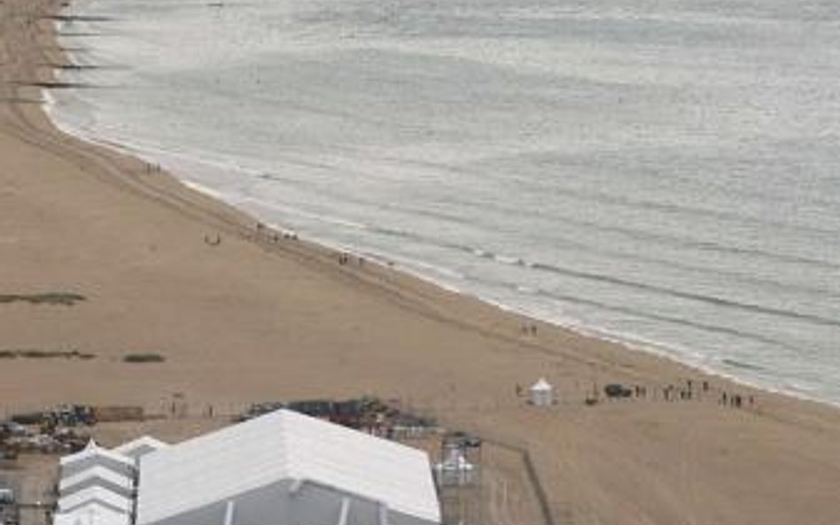 Na plaży w Ouistreham wszystko jest już przygotowane na jutrzejsze uroczystości 70-lecia lądowania a