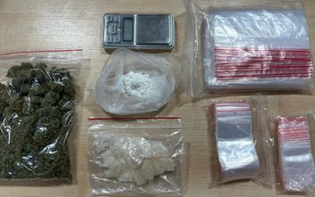 Oprócz narkotyków policjanci zabezpieczyli przedmioty ułatwiające ich dystrybucję