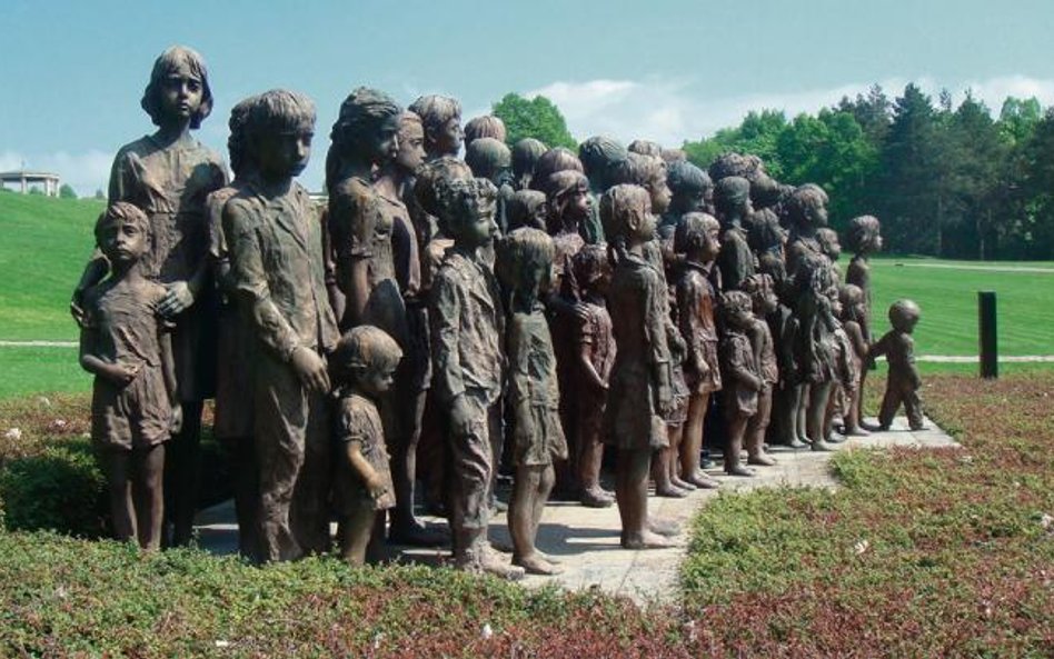 Lidice (Czechy), pomnik ustawiony w miejscu spacyfikowanej i zrównanej z ziemią wsi