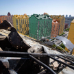 Dach budynku w Kijowie uszkodzonego w wyniku jednego z wcześniejszych ataków