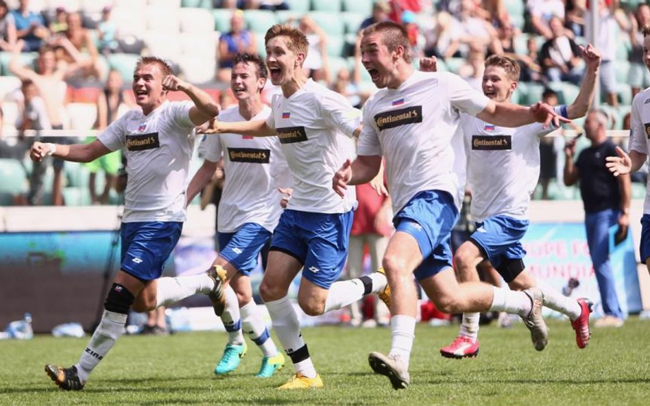 Rosjanie w finale po rzutach karnych pokonali Francję
