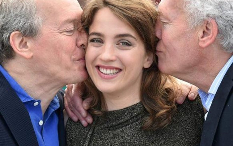 Bracia Luc i Jean-Pierre Dardenne oraz Adele Haenel grająca główną rolę w ich filmie „Nieznajoma dzi