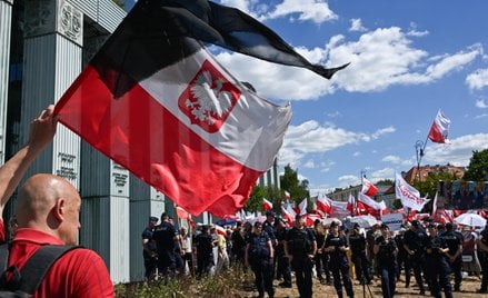 Demonstracja przed gmachem Sądu Najwyższego w Warszawie