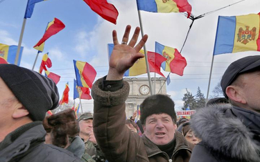 Zwolennicy opozycyjnego ruchu „Godność i Prawda” manifestują przed siedzibą rządu w Kiszyniowie