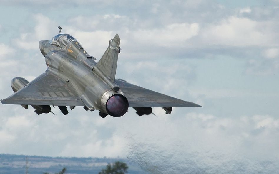 Francja: Mirage 2000 zniknął z radarów. Akcja ratunkowa utrudniona
