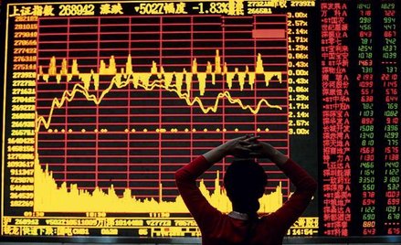 W ciągu roku giełda w Szanghaju spadła o 15 proc. Inwestorzy obawiają się schładzania koniunktury go