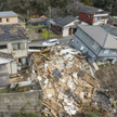 Skutki poniedziałkowego trzęsienia ziemi w Japonii