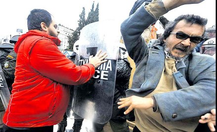 Wtorkowy protest przed parlamentem w Atenach