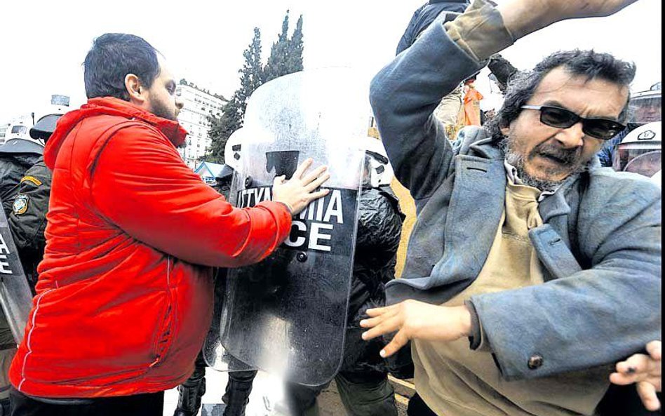 Wtorkowy protest przed parlamentem w Atenach