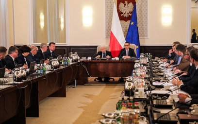 Posiedzenie Rady Ministrów, na czele premier Mateusz Morawiecki oraz wicepremier Jarosław Kaczyński