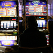 Działające poza prawem automaty do gier hazardowych są też stawiane w małych miejscowościach i coraz