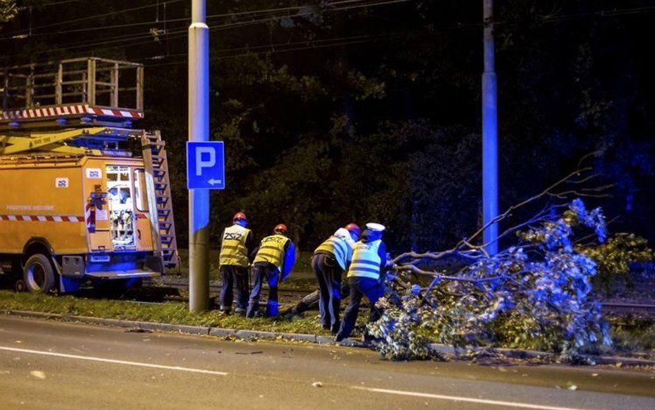 Nocna nawałnica zatrzymała 102 pociągi
