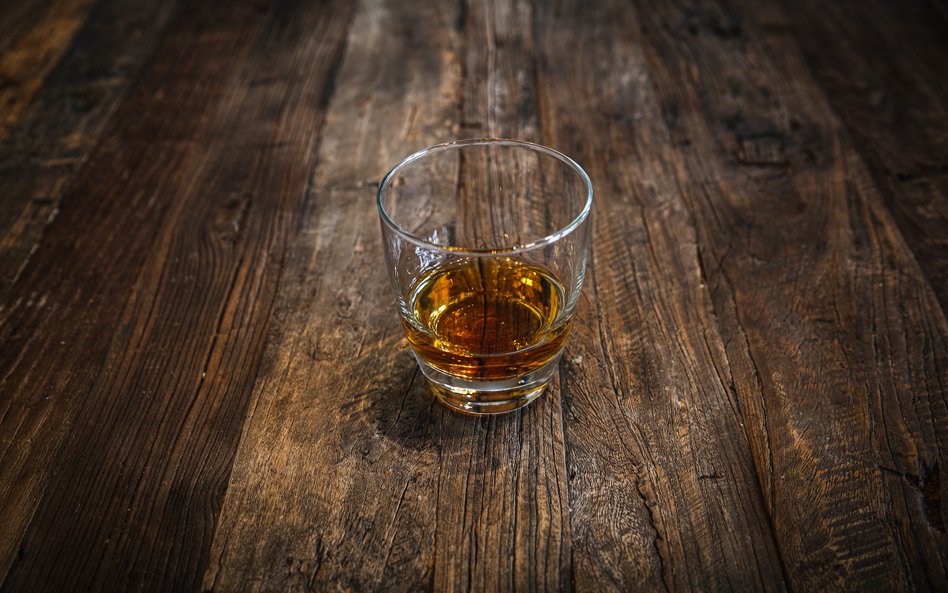 Gigant rynku piwa rusza z produkcją whiskey. Będzie drogo