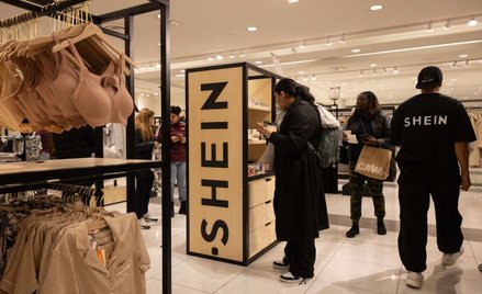 Shein to sklep internetowy, ale otwiera też „pop-up store'y” – sklepy tymczasowe, będące metodą prom
