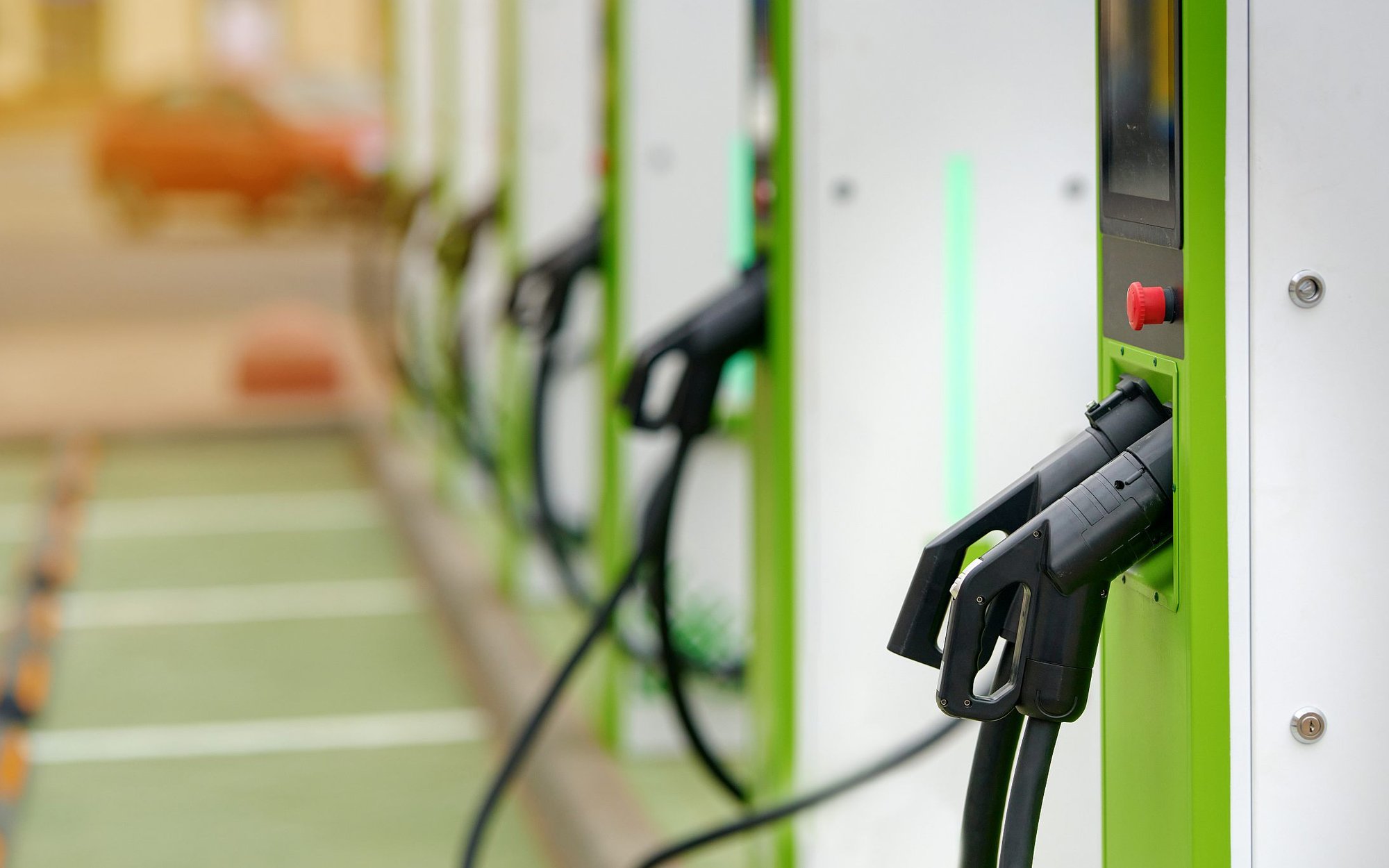 Rośnie fala kradzieży i wandalizmu na stacjach ładowania