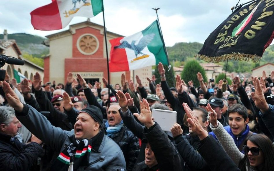 Predappio. Zwolennicy Mussoliniego świętowali tu 28 października 90. rocznicę „Marszu na Rzym”