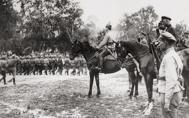 1920 r. Michaił Tuchaczewski i inni dowódcy podczas przeglądu jednostek Armii Czerwonej na Froncie Z